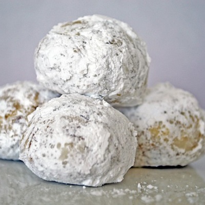 Powdered Sugar Snowball Cookies {Vegan}