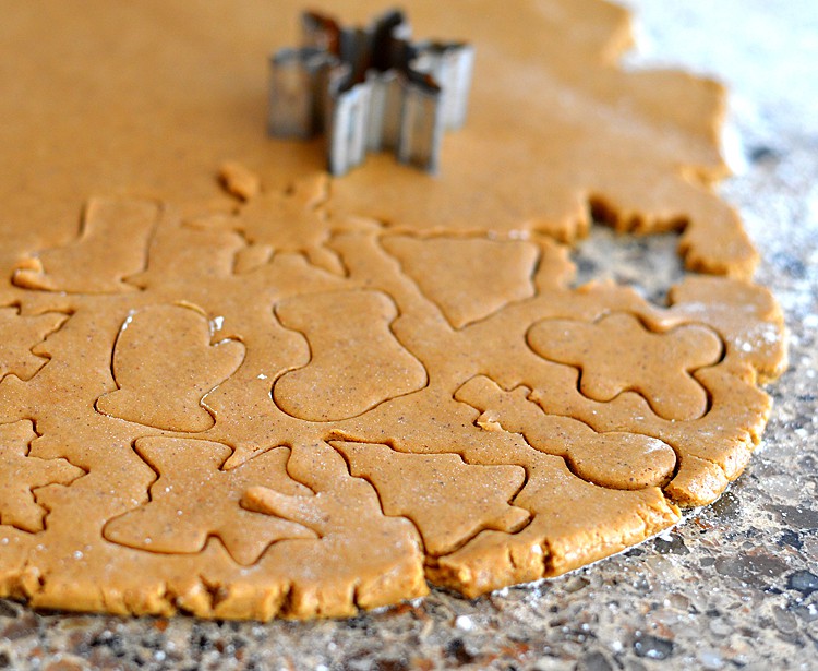 Vegan Gingerbread Cookies with Royal Icing