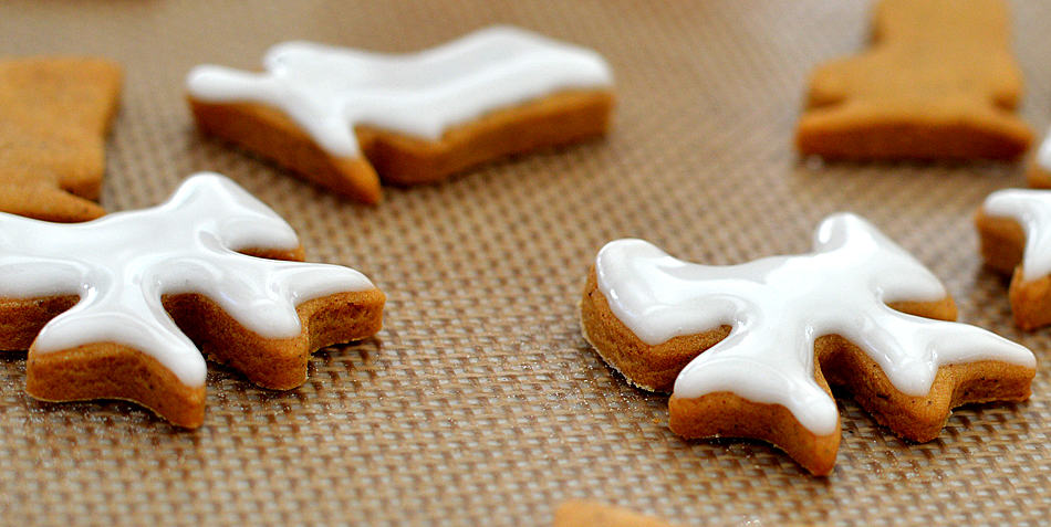 Vegan Gingerbread Cookies with Royal Icing