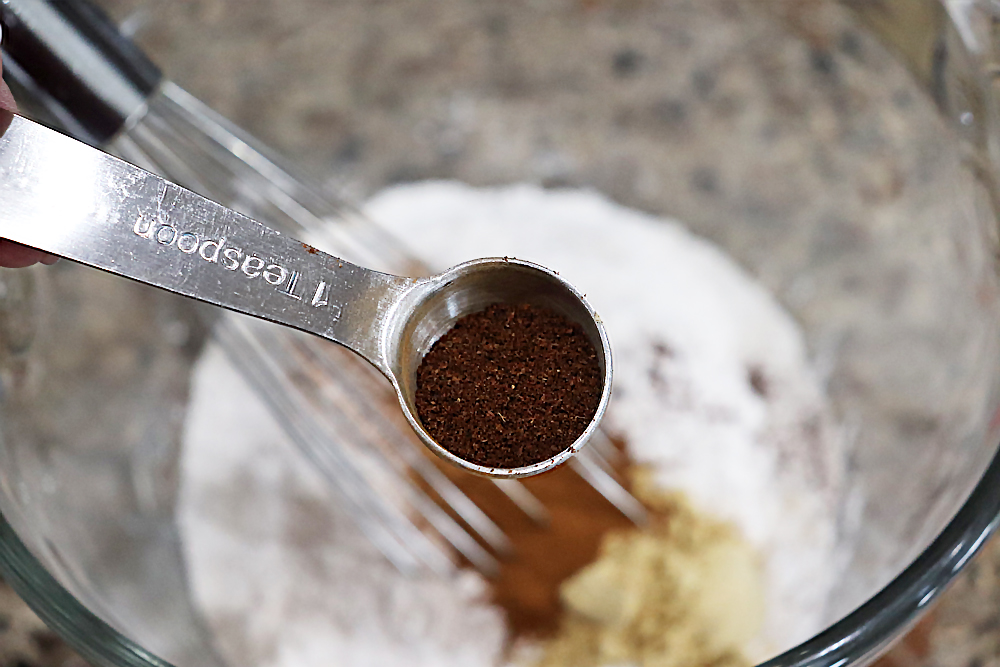 Adding cloves to the flour mixture