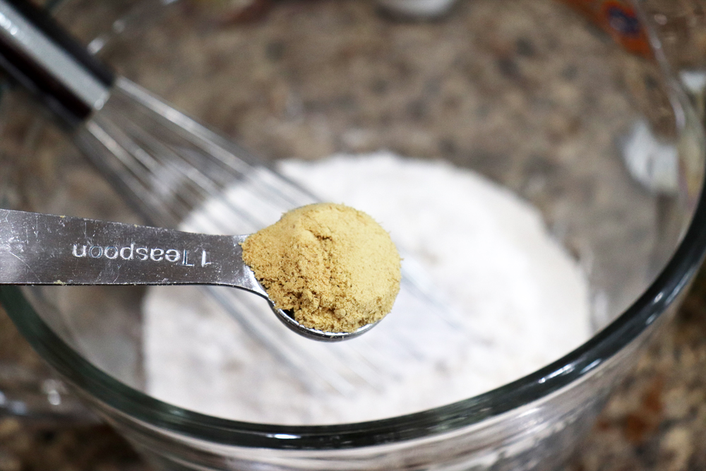 Adding ginger to the flour mixture