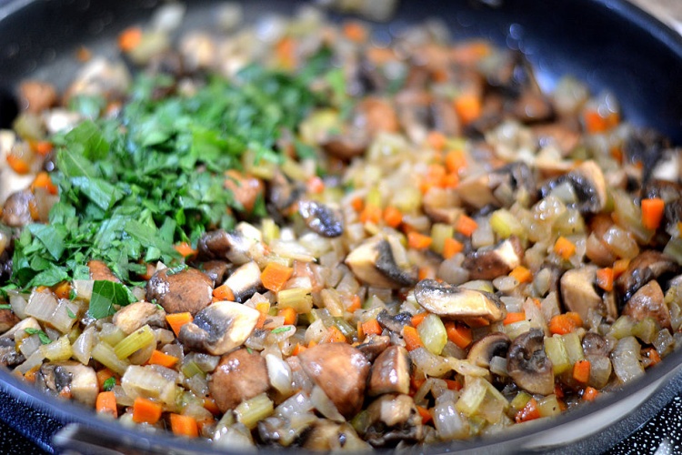 Vegan Mushroom Stuffing - TheVegLife