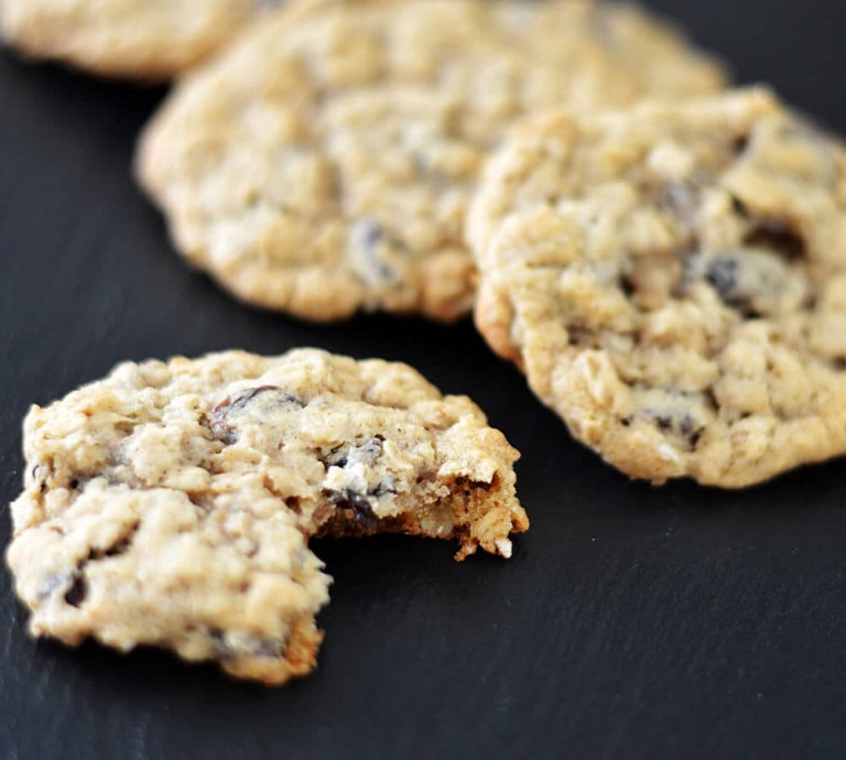 Easy Vegan Oatmeal Raisin Cookies TheVegLife