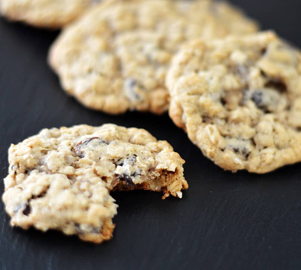 Easy Vegan Oatmeal Raisin Cookies