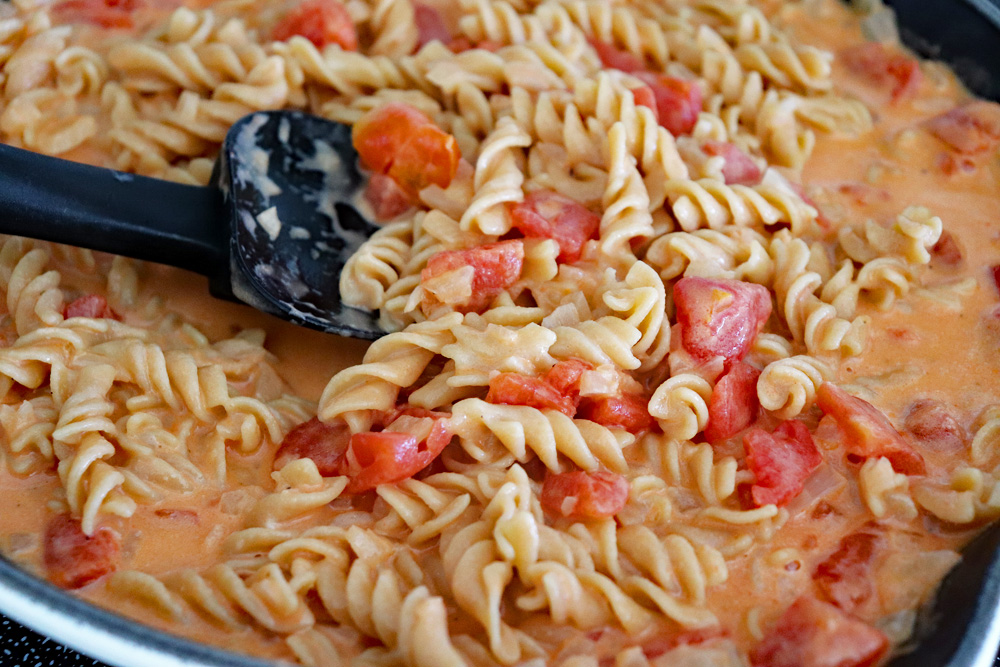 Rotini in cream sauce