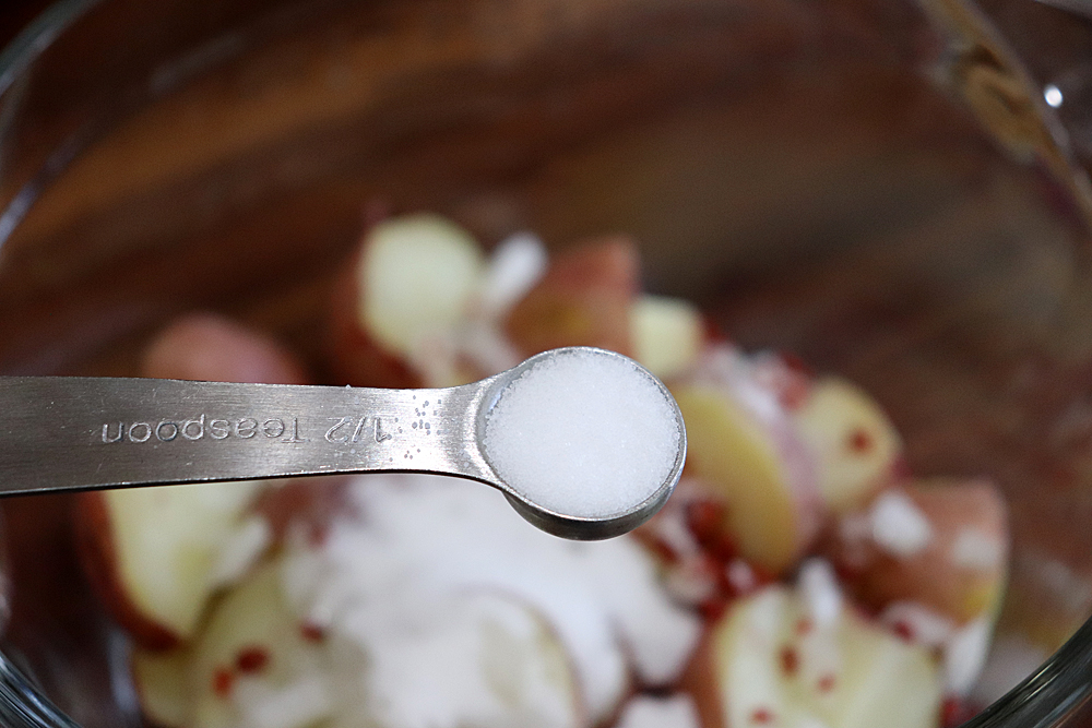 Adding salt to the potatoes