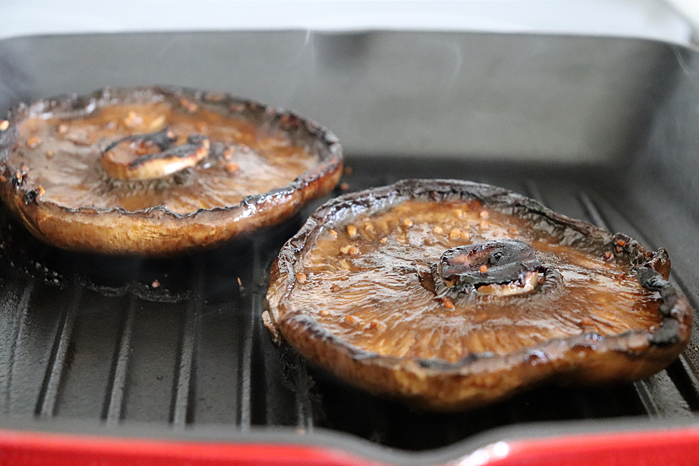 geroosterde portobellos op grillpan afgewerkt