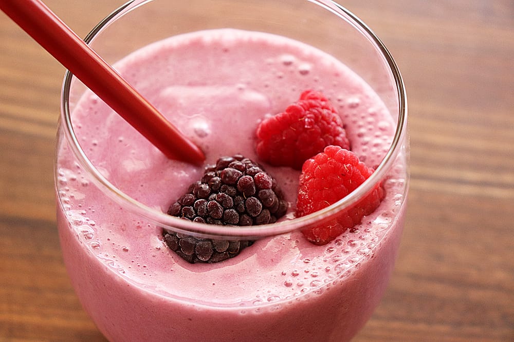 Mixed Berries and Banana Smoothie Recipe - TheVegLife