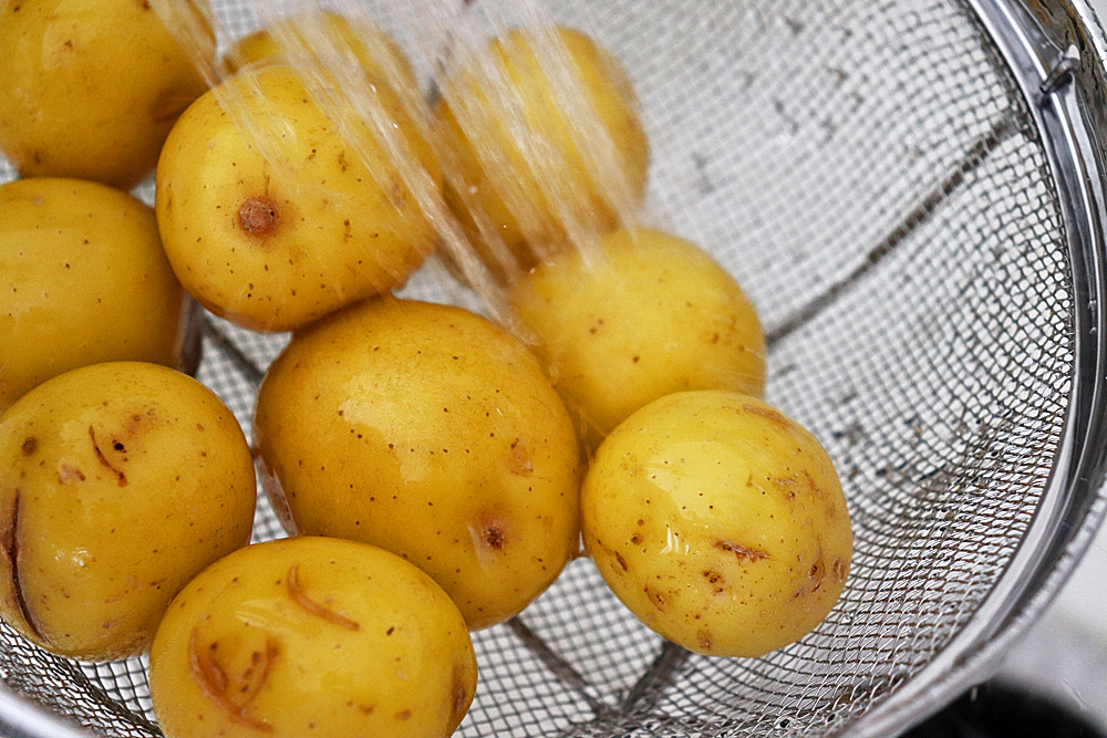 Rinsing the potatoes