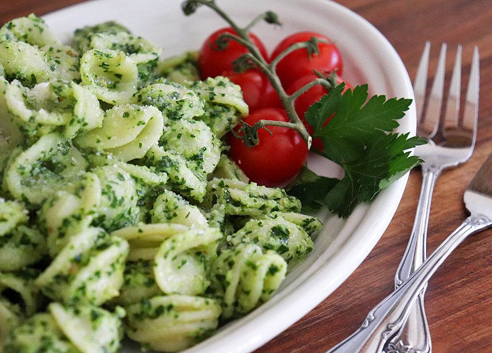 Vegan Parsley Pesto Pasta Recipe - TheVegLife