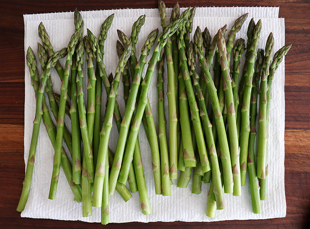 Preparing the asparagus
