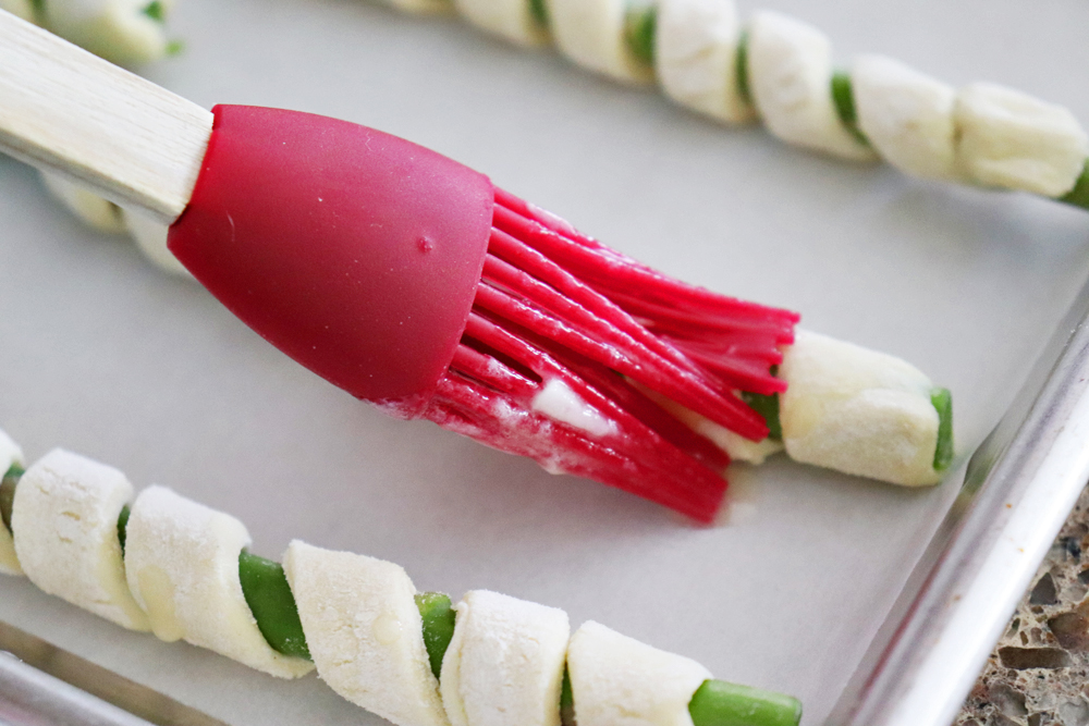 Brush with vegan margarine