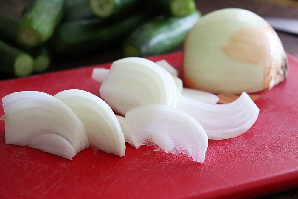 sliced onions