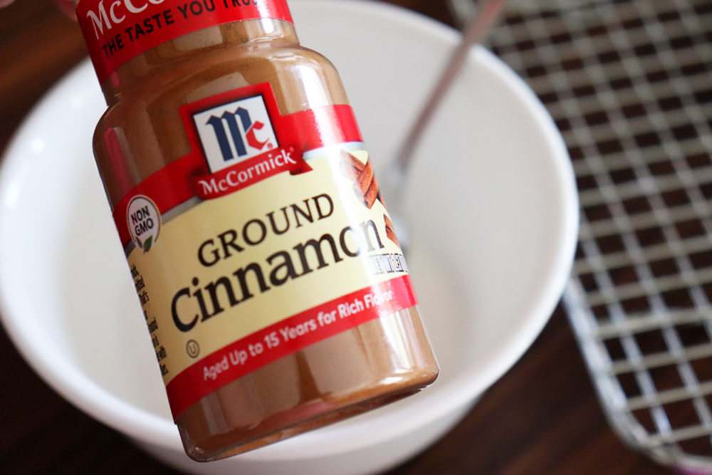 Making the cinnamon sugar