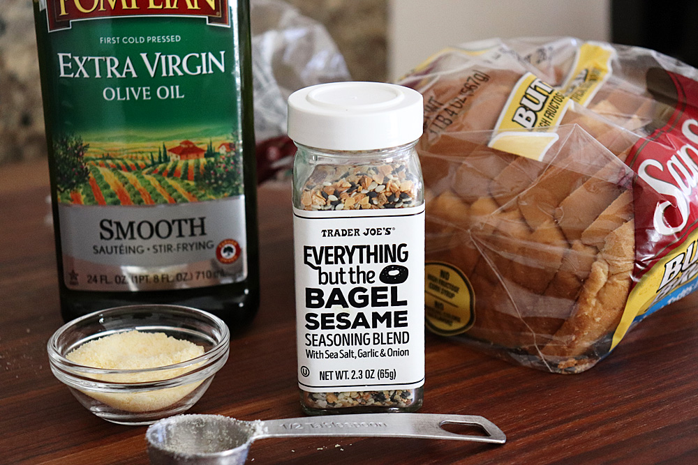 Ingredients for Easy Everything Bagel Croutons