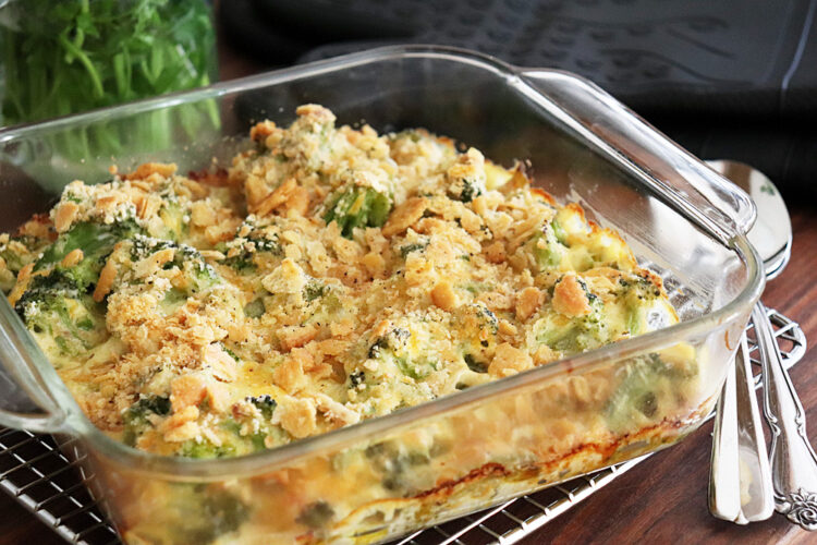 Easy Vegetarian Broccoli Cheddar Casserole hero